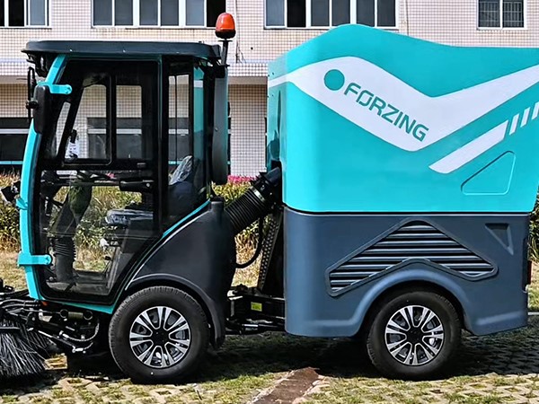 工廠內的狹窄過道、廠區內的綠道，純電動掃路機都能輕松清掃